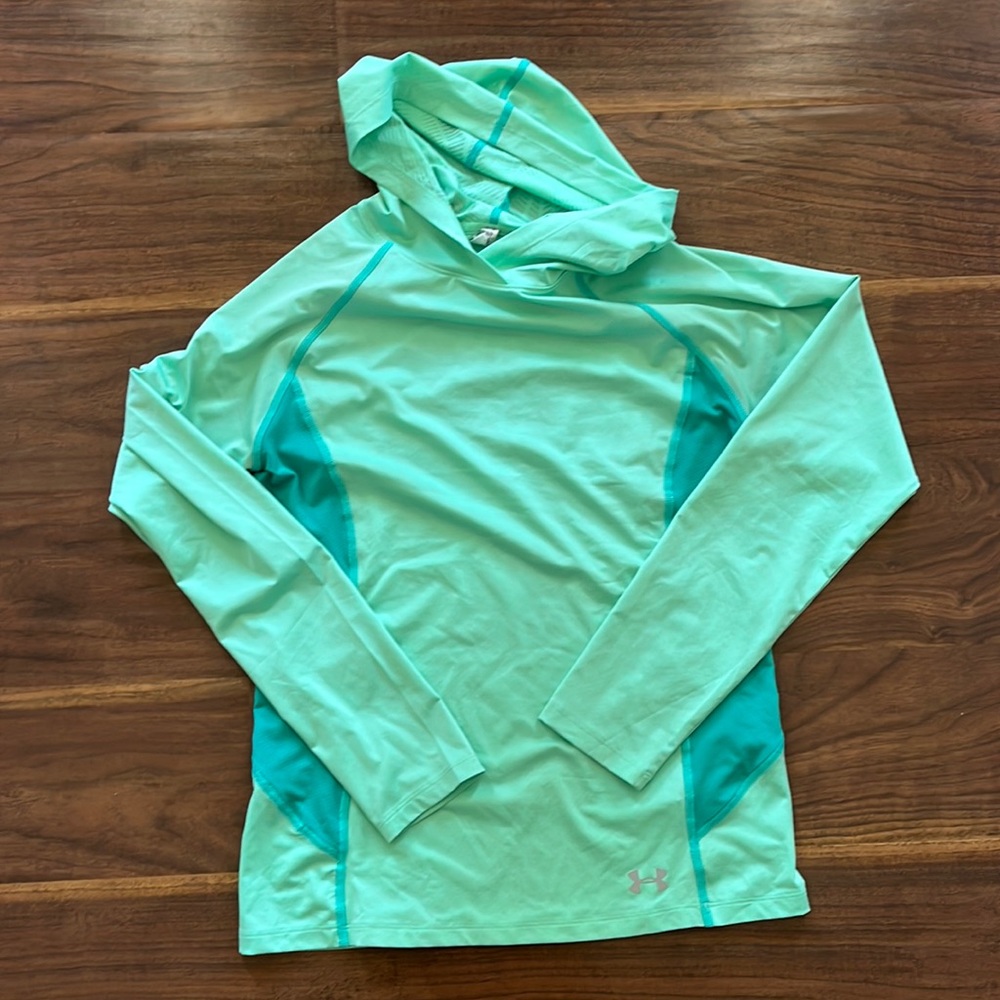 Under Armour Long sleeve hooded shirt size S